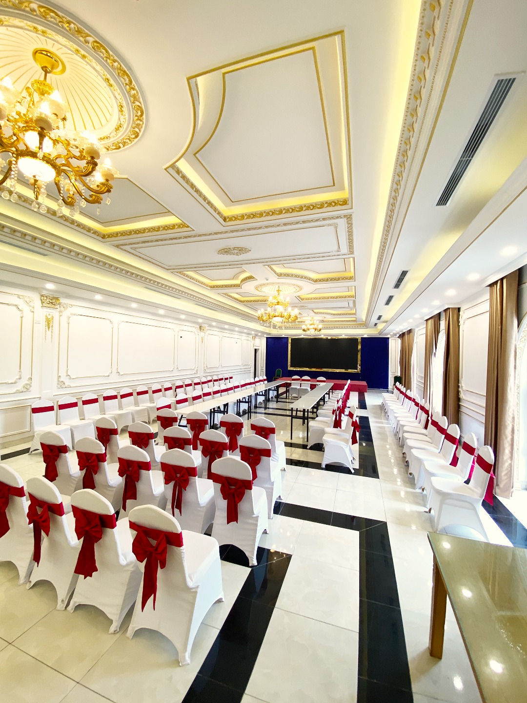 layout bố trí bàn ghế nhà hàng